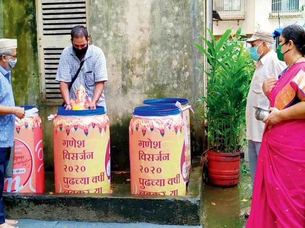 कोरोना संकट के कारण रहा Ganpati Visarjan फीका