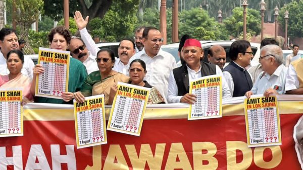 सरकार संस्थाओं पर कब्जा करने के लिए एफसीआरए बिल ला रही है: अखिलेश यादव