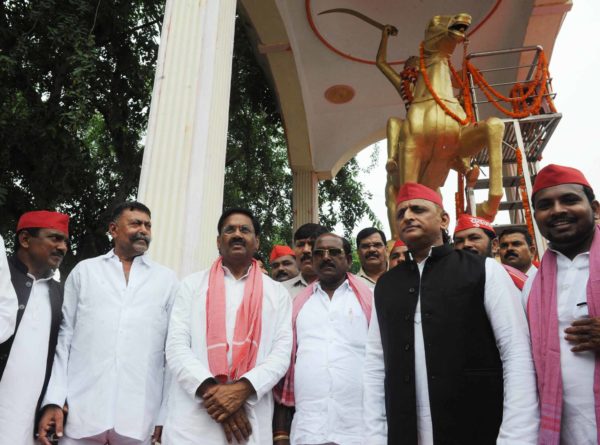 आज भी हम सबको अधिकारों के लिए सरकारों से लड़ना पड़ रहा है: अखिलेश यादव